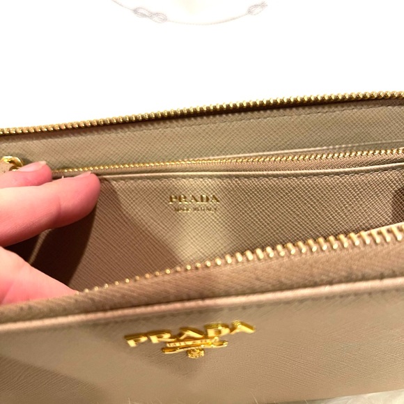 Gorgeous Nude Prada Wallet! 🤩 - Picture 2 of 6